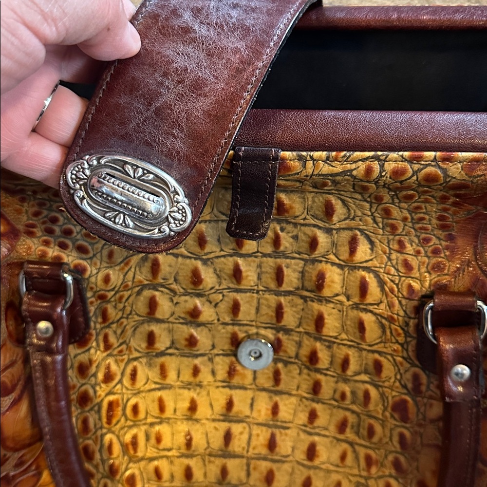 Raviani Texas Tooled Bag - Picture 8 of 17